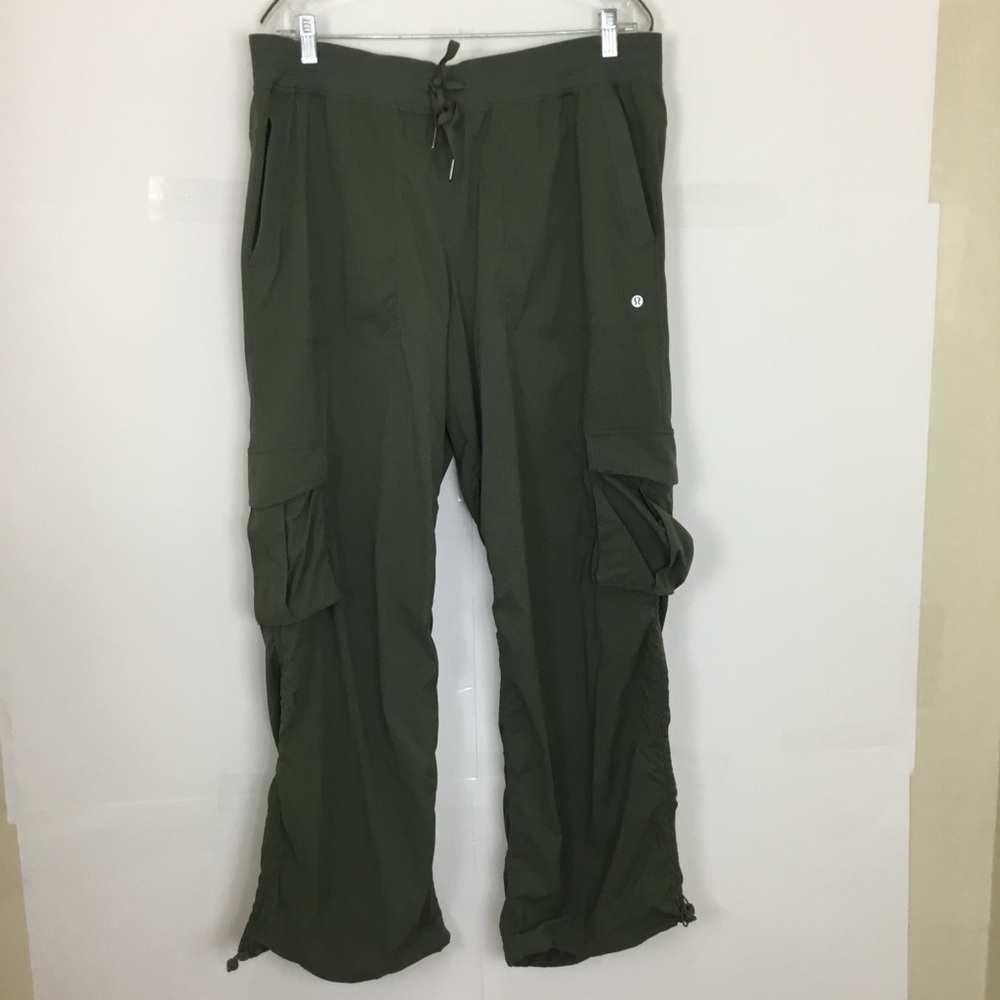 Lululemon Women's Dance Studio Relaxed-Fit Mid-Rise Cargo Pant Green Size XL